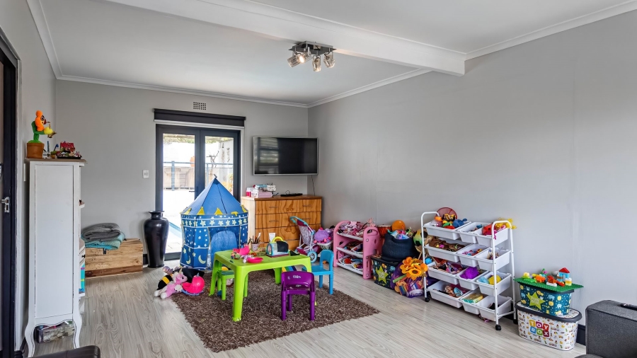 7 Bedroom Property for Sale in Fish Hoek Western Cape